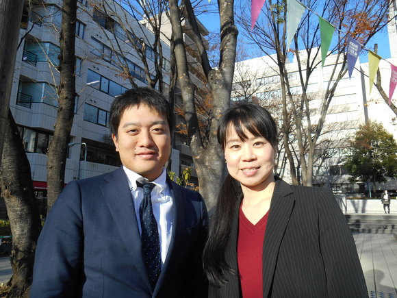 右は、河合塾横浜校　元チューター　濱島翼さん