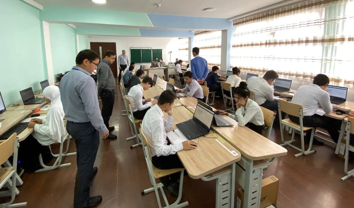 ウズベキスタンの学校風景