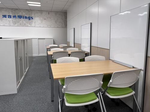 授業前後の質問コーナーも完備。経験豊富なプロ講師が丁寧に指導します