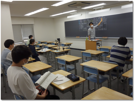 基礎から共通テストレベルまで幅広く授業を設置。ブランクのある方も安心です。